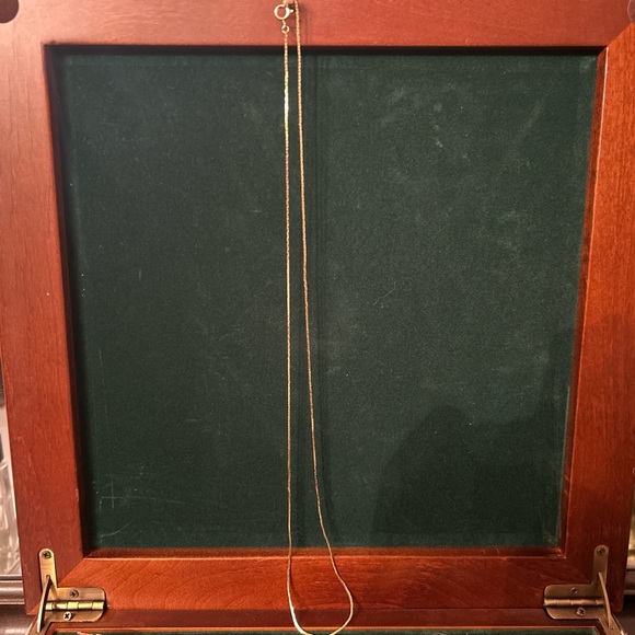 10k Gold Chain 2.8g - Picture 4 of 4